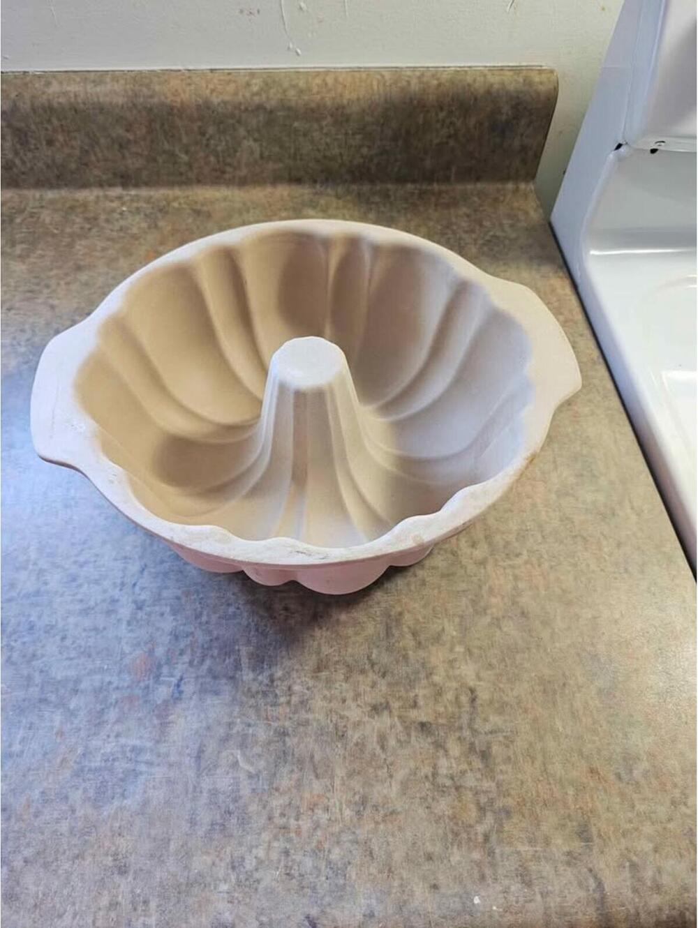 Pampered Chef Family Heritage Stoneware Fluted Bundt Cake Pan - Picture 2 of 9